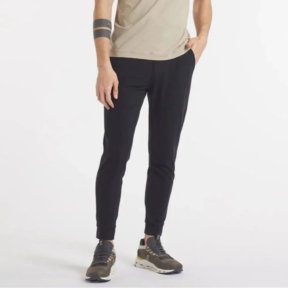 PUBLIC REC - Game Day Jogger in Black